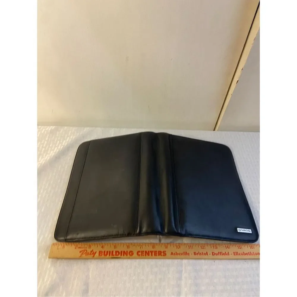 Franklin Covey black leather zipper planner 8x10‎ defect- scuffs on leather